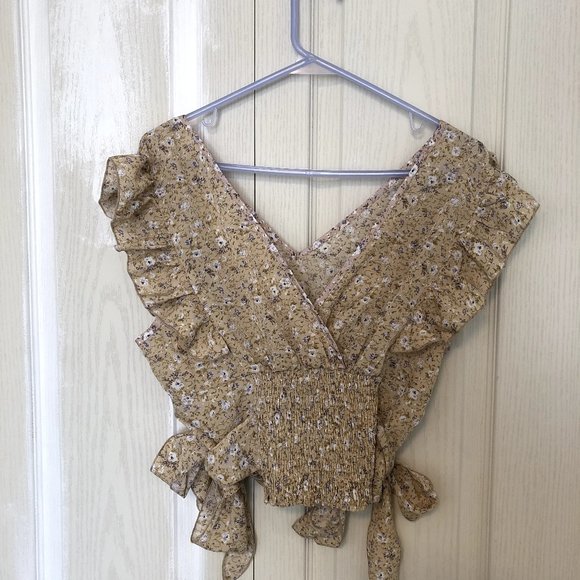 Ditsy Yellow Floral Butterfly Sleeve Blouse size M *FREE WITH PURCHASE* - Picture 1 of 7